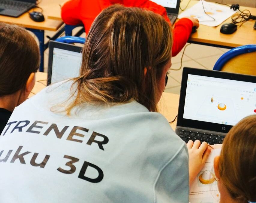 📖🧑‍💻Odklejanie się wydruku 3D – poradnik dla nauczyciela informatyki🧑‍💻📖
